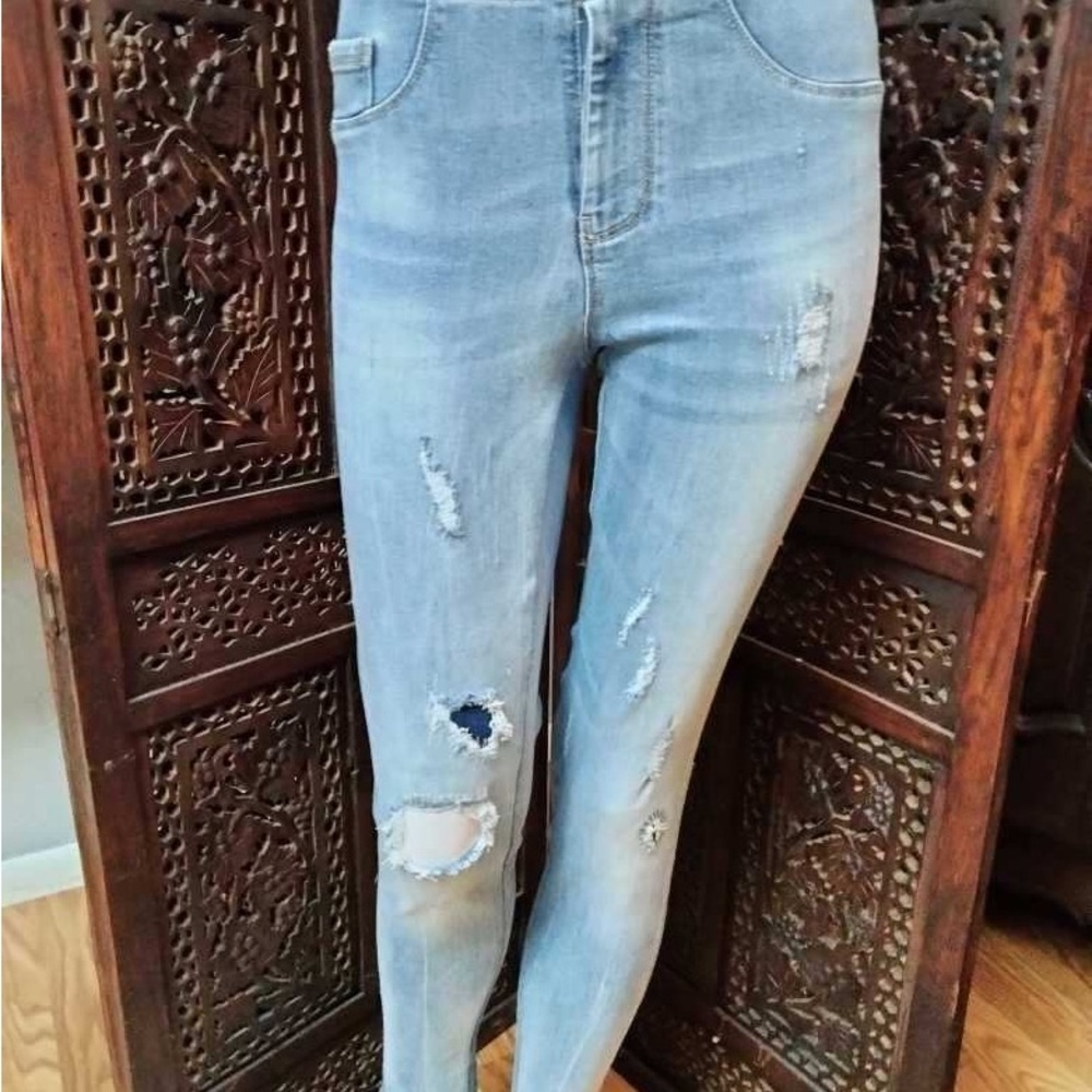 Distressed Patchwork Capris - Picture 6 of 12